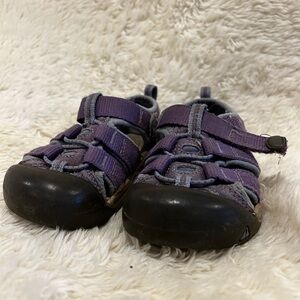 Keen closed toe water shoes